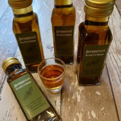 Brennnessel Gewürzschnaps