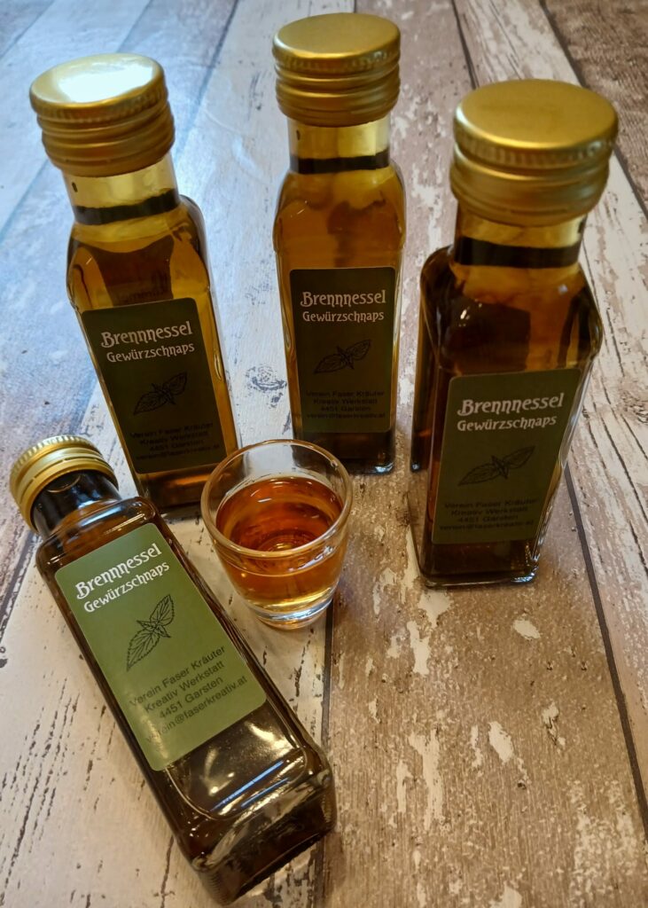 Brennnessel Gewürzschnaps